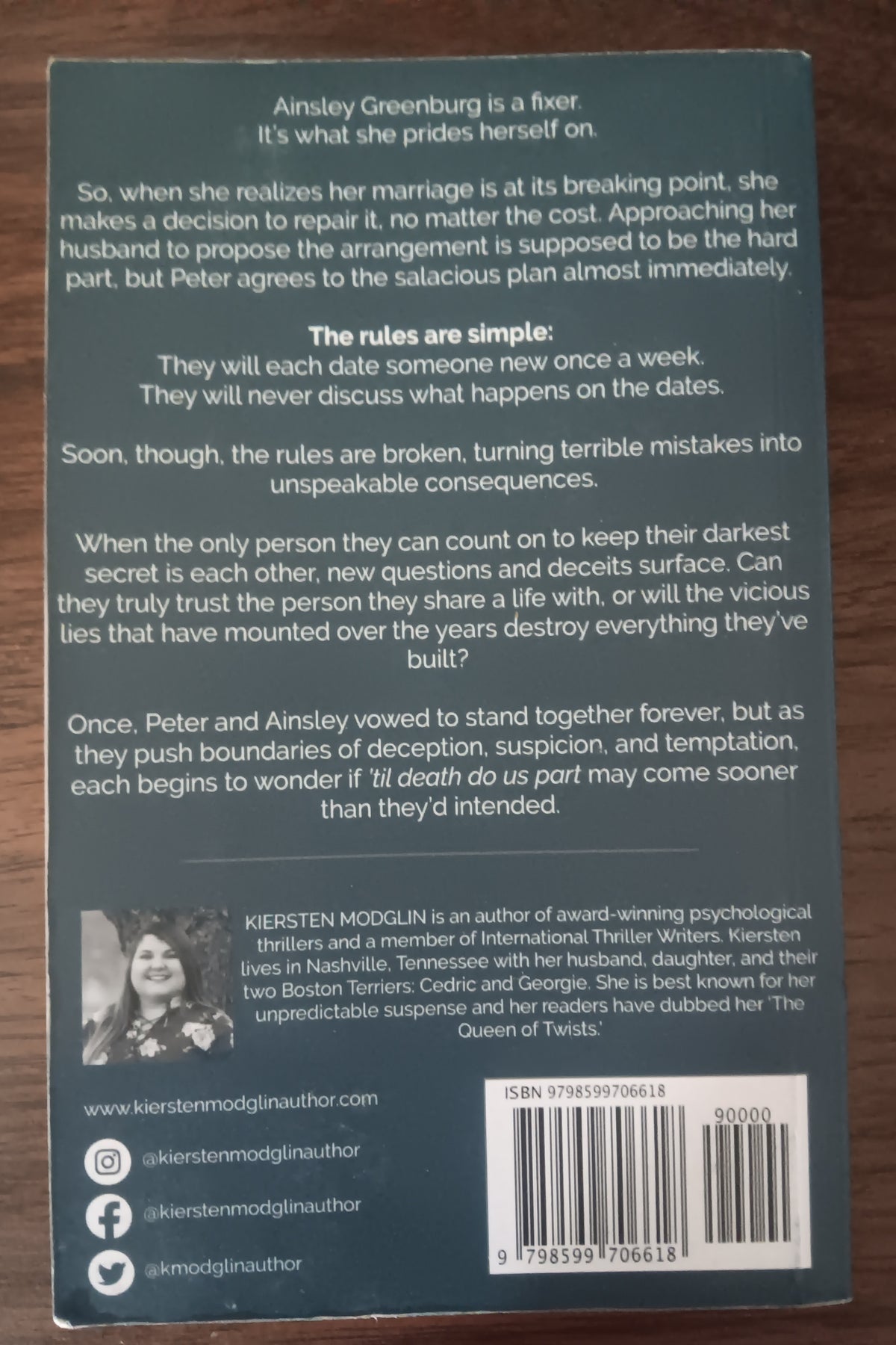 The Arrangement by Kiersten Modglin — Paperback